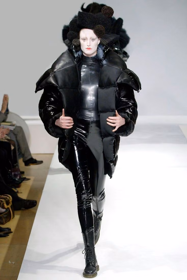 Sculptural black-and-gold ensemble, Gareth Pugh, Fall 2006 Ready-to-Wear