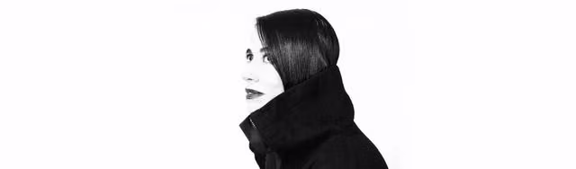 Gloria Coelho. Portrait published on the designer’s official biography.