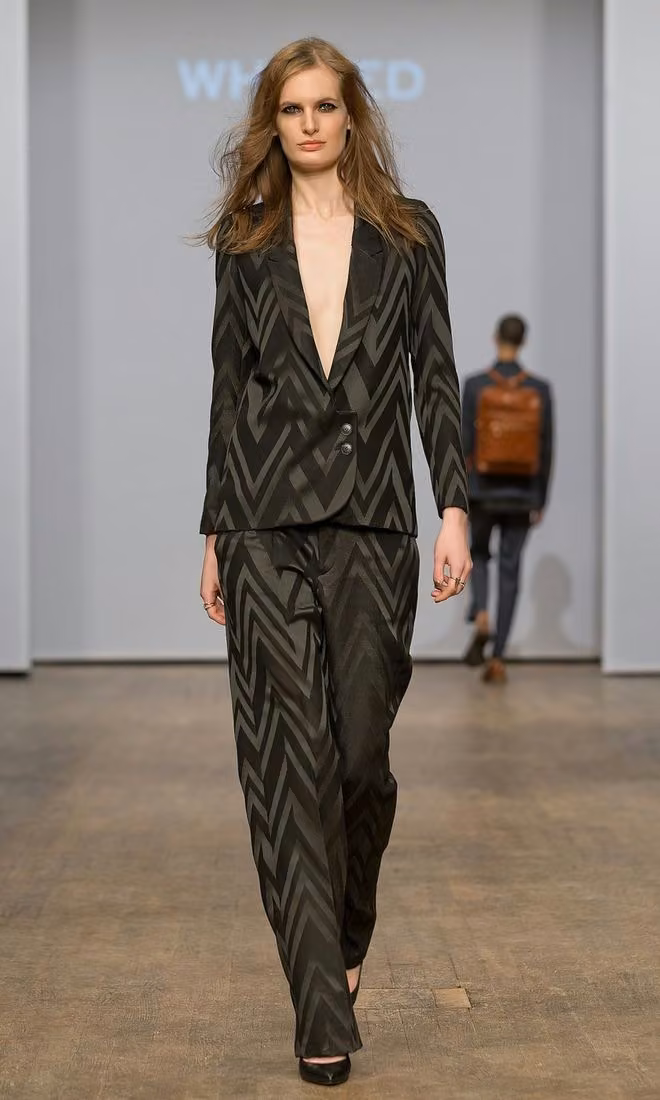Dark patterned trouser suit — Roland Hjort