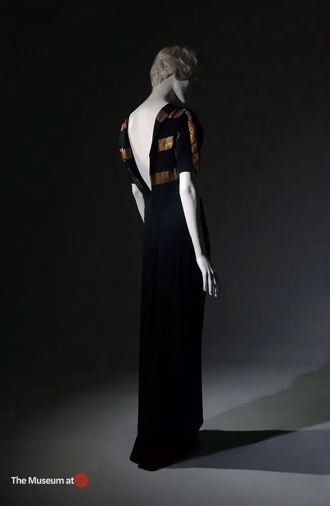 Evening dress with a plunging back — Augusta Bernard, 1933