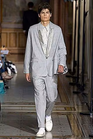Pale relaxed suit by Dirk Schönberger, Spring 2007 Menswear.