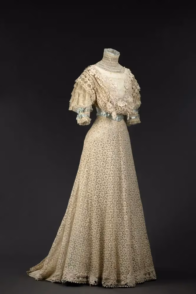 Lace dress — Augusta Lundin, 1904