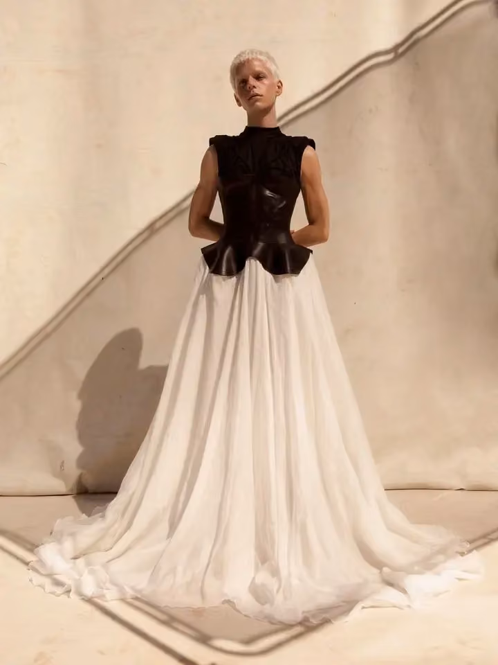 Sculpted leather and white skirt — Amanda Borgfors Mészáros, 2018