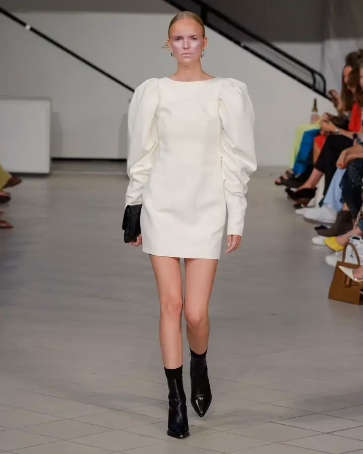 White mini dress with gathered sleeves — Soeren Le Schmidt, Spring/Summer 2020