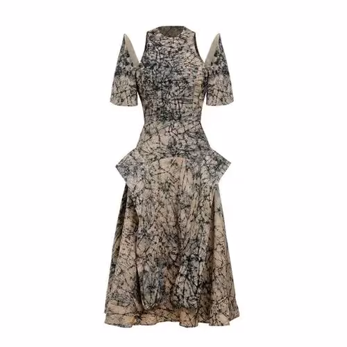 Polar Dress — Loza Maléombho, Date not documented