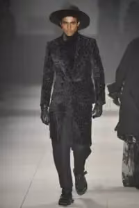 Patterned black suit with a broad-brimmed hat — João Pimenta, 2022