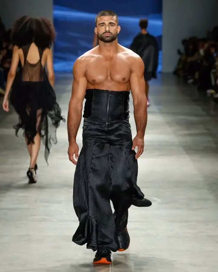 High-waisted black trousers — Lino Villaventura, SPFW N60