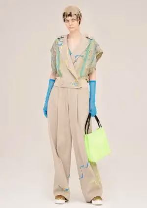 Beige open-sleeved ensemble with blue gloves — Hiroko Koshino, Autumn/Winter 2026–27