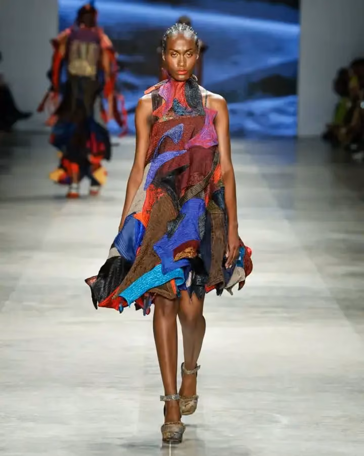Multicolored asymmetric short dress — Lino Villaventura, SPFW N60