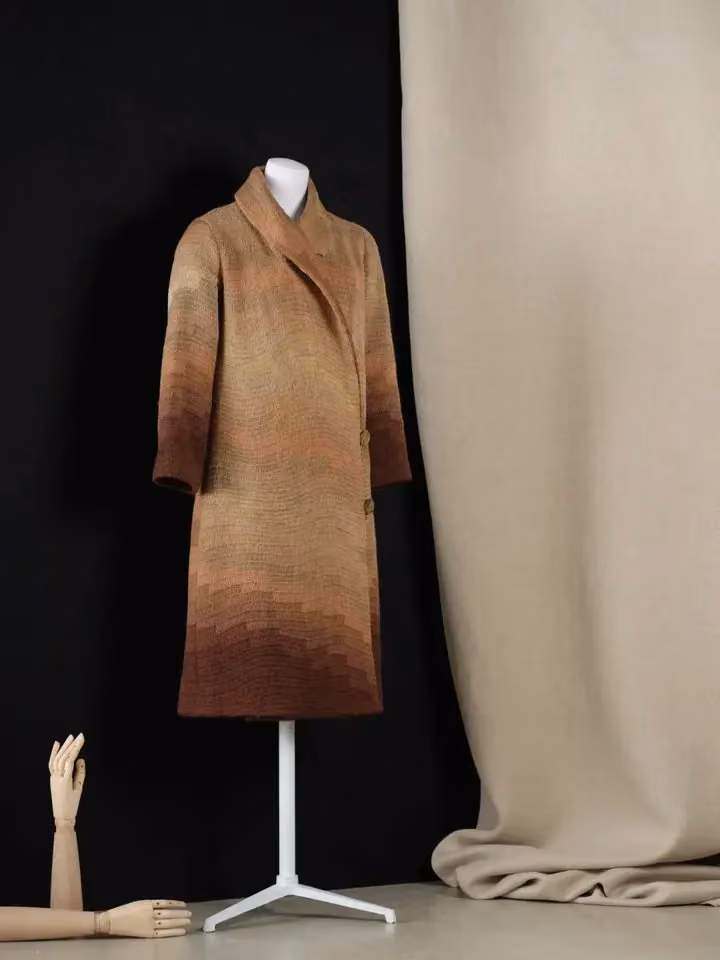 Embroidered coat — Sonia Delaunay, 1924