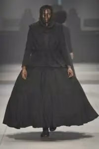 Fitted black jacket and full skirt — João Pimenta, 2022