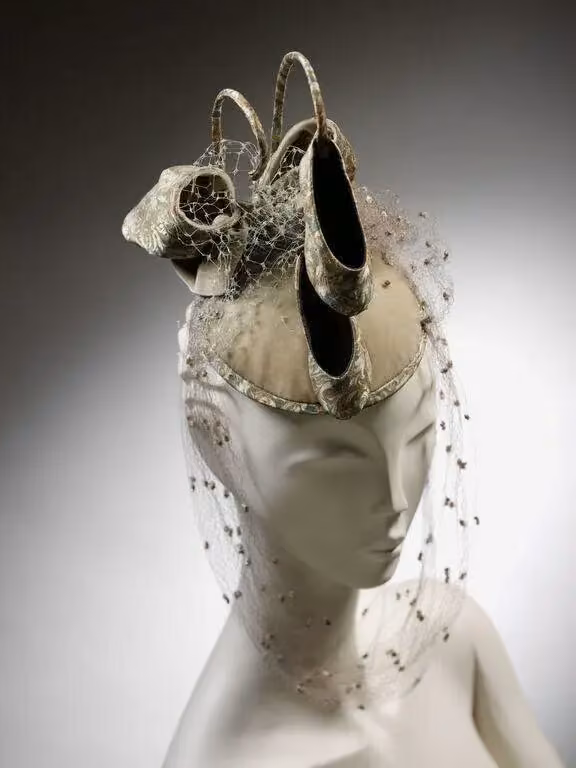 Pas des Deux hat — Stephen Jones, 1982