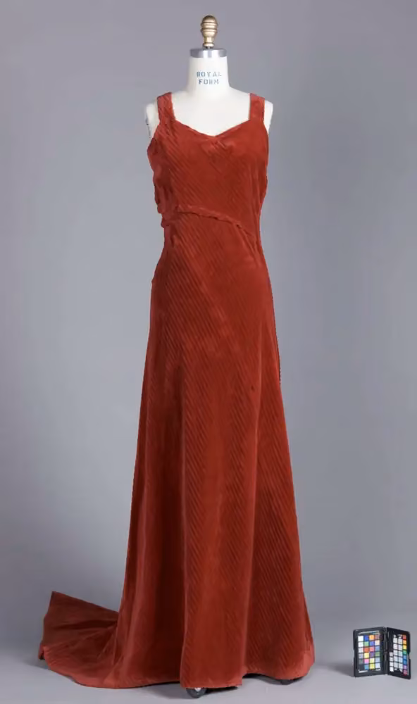 Red velvet bias-cut gown — Augusta Bernard, c. 1932