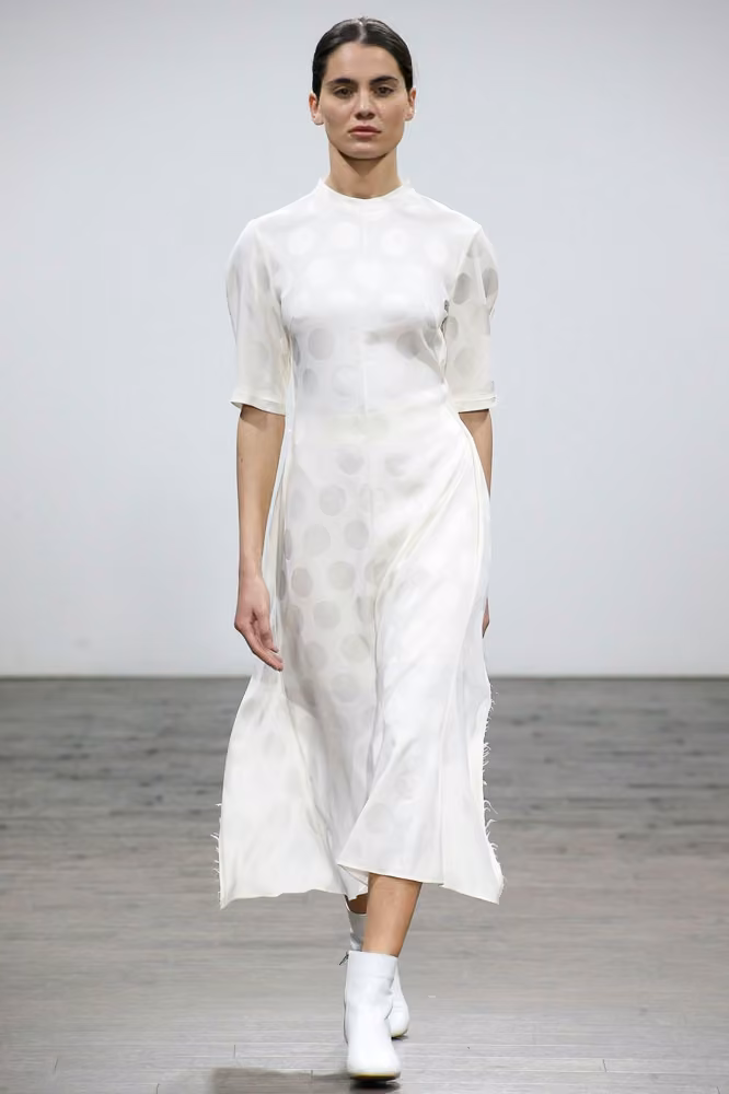 White short-sleeved midi dress, Tatuna Nikolaishvili, Tbilisi Spring 2017.