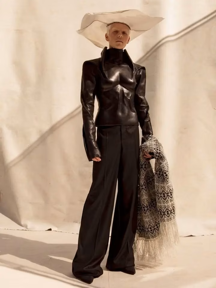 Sculpted leather and trousers — Amanda Borgfors Mészáros, 2018