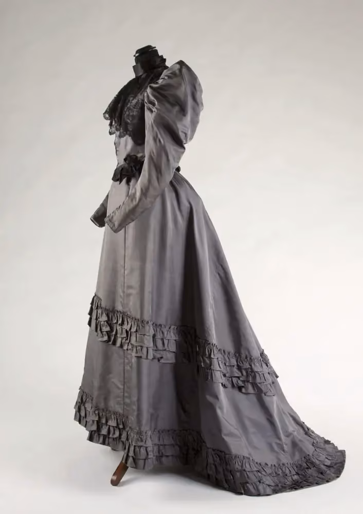 Silk evening dress — Augusta Lundin, 1893