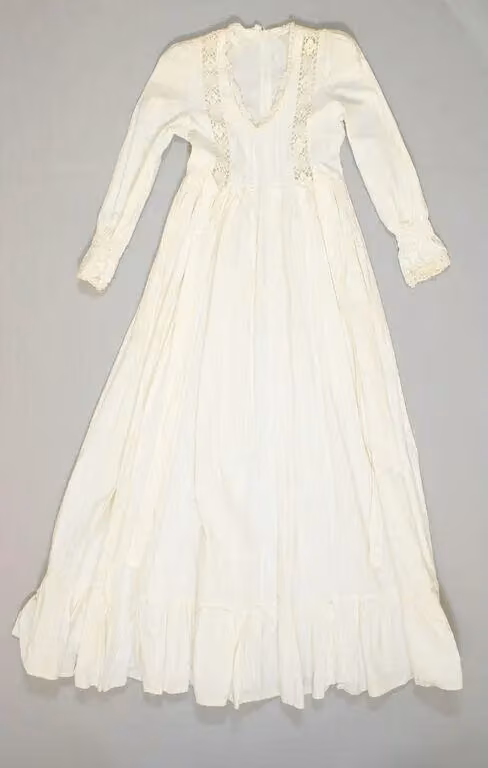 Cotton wedding dress with lace — Laura Ashley, 1970-1975