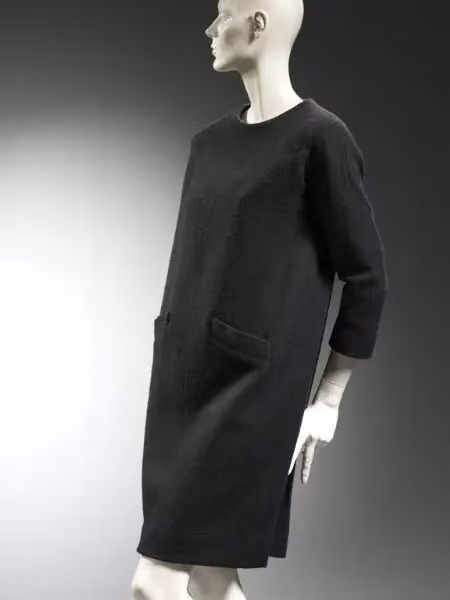 Sack dress — Cristóbal Balenciaga, 1957–1958